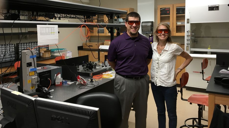 Aaron Stokke and Dr. Dall'Asén in her research lab